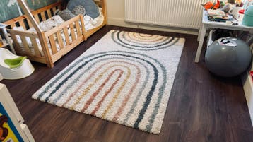 Vloerkleed GOBI/LYTTE met regenboogpatroon (120x170 cm)