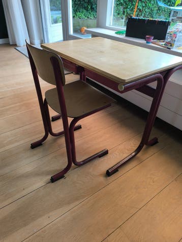 Schoolbureautje met stoel