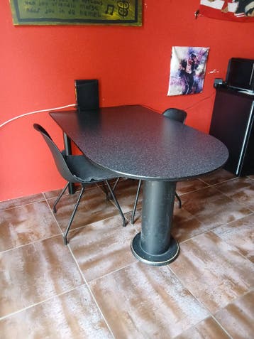 Eettafel met 2 stoelen