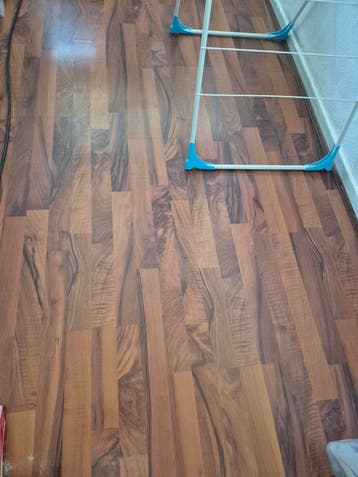 Laminaat, noten mahonie kleur, ca 25 m2
