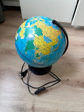 Verlichte Wereldbol - Lamp doet het nog