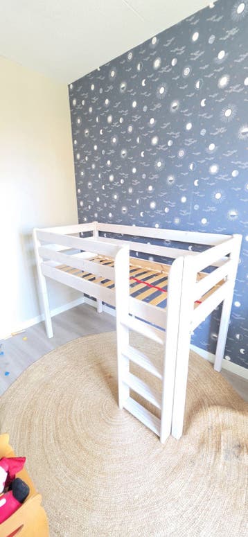 peuterbed Wit halfhoogslaper bed - Ideaal voor kleine kamers