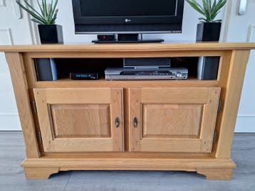 GRATIS tv-meubel massief eiken met opbergruimte