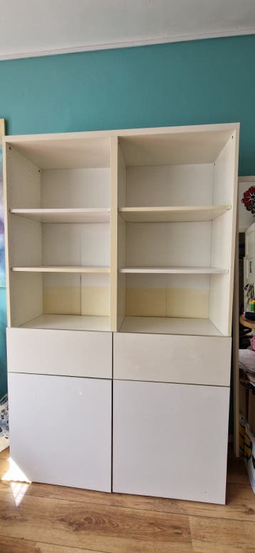 Gratis grote witte wandkast per direct ophalen.
