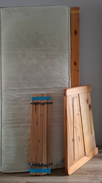 bedframe + matras  | Gratis