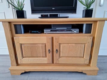 GRATIS tv-meubel massief eiken met opbergruimte