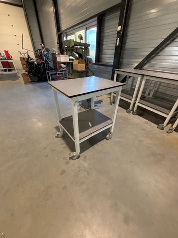 5 Werktafels op wielen - 75x60x95 cm - Gratis af te halen