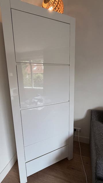 Gratis afhalen: hoogglans witte wandkast