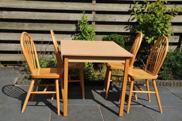 Keukentafel met 4 stoelen