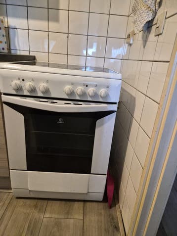 Meubels en elektrisch fornuis gratis af te halen in Delft