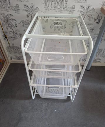 Wit metalen ladeblok met 3 lades