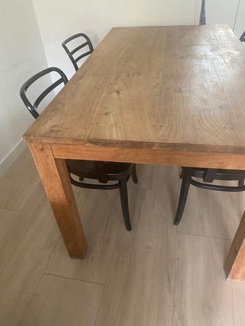 Gratis! Robuuste houten eettafel