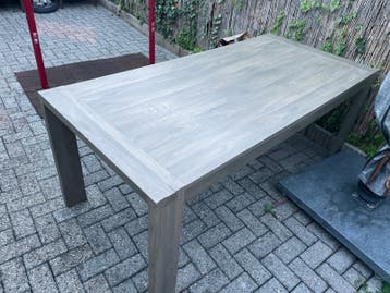 Robuuste Eetkamertafel - Grijs Hout - Perfect voor Gezellige