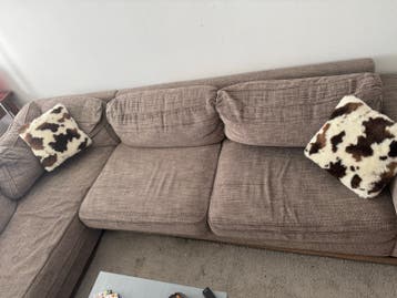 Comfortabele stoffen hoekbank met kussens