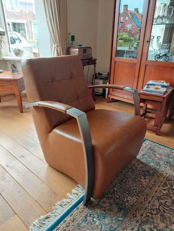 STOERE,  LEREN stoel ~ kleine beschadiging