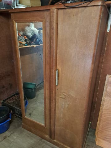 kledingkast  met spiegel. gratis op te halen 2