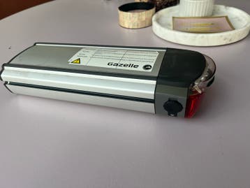 Gazelle fietsaccu met achterlicht, gratis af te halen
