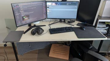 Stevig bureau/tafel. Gratis afhalen.