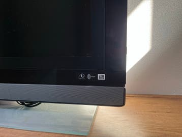 Gratis: Philips HD Ready TV - Met voet en muurbevestiging