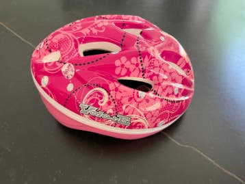 Roze kinderhelm met bloemenprint - Gratis!