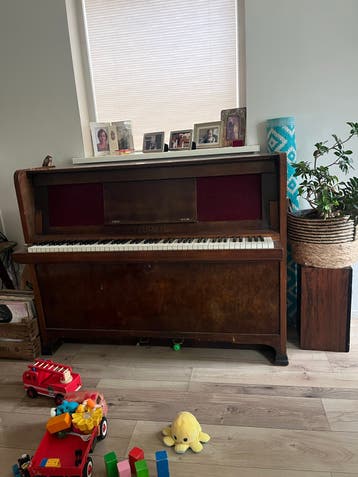 Gratis Feurich Piano - Klassiek en Elegant