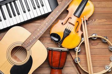 Muziek instrumenten gezocht voor decor toneelver