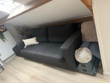 Donkergrijze bank met chaise longue