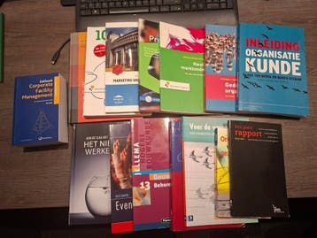 Diverse studieboeken: Bouwkunde, Management, Marketing