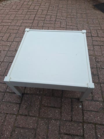 Gratis!! wit geverfde salon tafel.