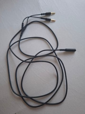 aux kabel met 2 male en 1 female gratis (moet weg!)