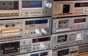 Gezocht Gratis audio versterkers radio's video recorders enz