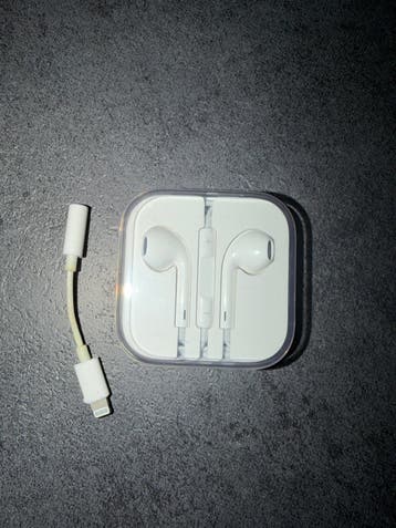 Apple EarPods met Lightning-connector en adapter
