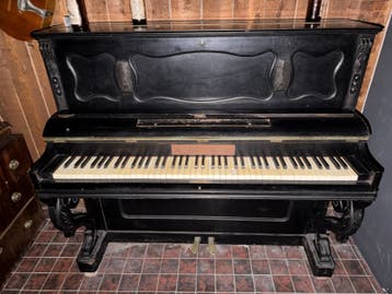 Antieke Zwarte Piano - Klassiek Muziekinstrument