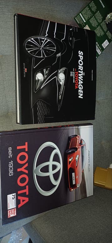 Toyota boeken als nieuw