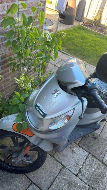 SCOOTER GEZOCHT!!!! Die wel rijd maar je gratis weg kan doen