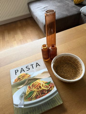 Gratis kookboek, mandje en vaasjes
