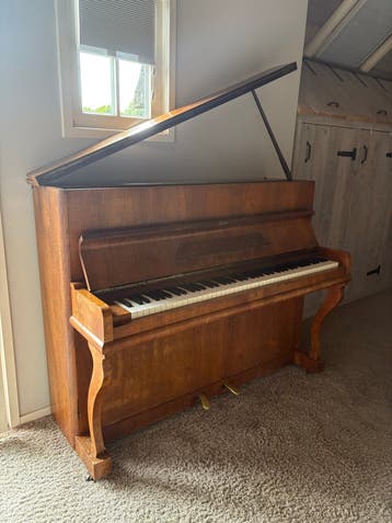 Gratis! Niendorf Piano - Klassiek Houten Design