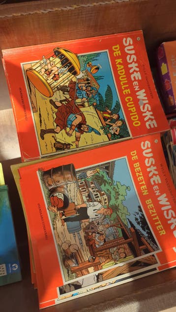 Suske en Wiske tijdschriften; twee grote stapels