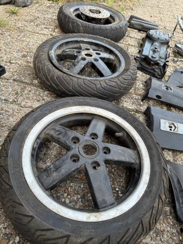 Vespa piaggio onderdelen - Wielen, uitlaat, kappen en meer