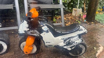 Gratis minibikes. 1 of 2 kinder motoren.