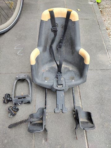 Gebruikt bobike fietsstoeltje met voetsteuntjes