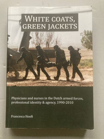 White Coats, Green Jackets: Artsen en verpleegkundigen