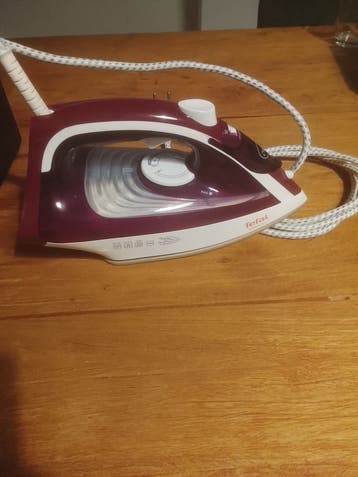 (iron):Tefal Strijkijzer - Easygliss Technologie