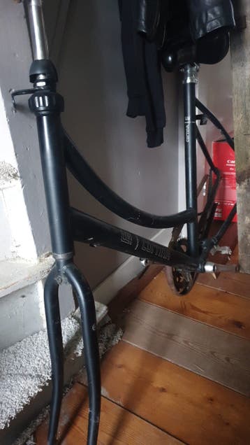 oud ijzer: La Contina fietsframe met voorvork en zadelpen
