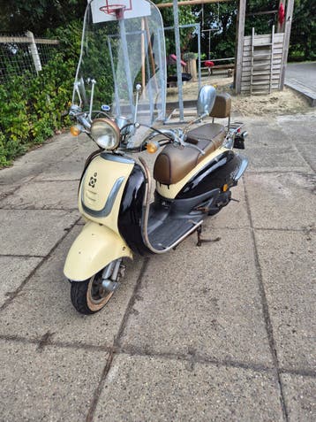 AGM Retro Scooter loop of sloop