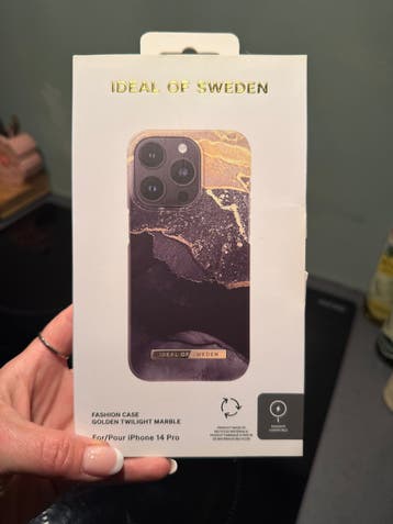 GRATIS! Ideal of Sweden iPhone 14 Pro Hoesje