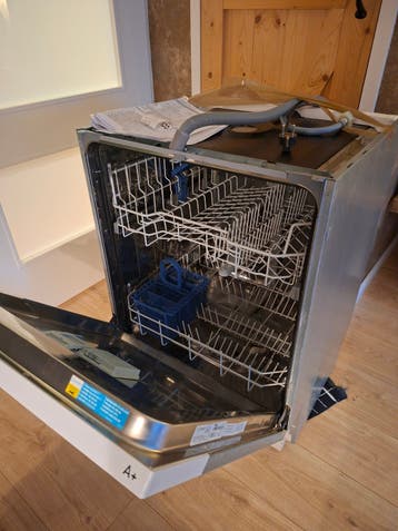 Indesit volledig geïntegreerde vaatwasser.
