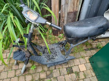 Frame, tank, buddyseat Italjet (HerChee) Pista 1995