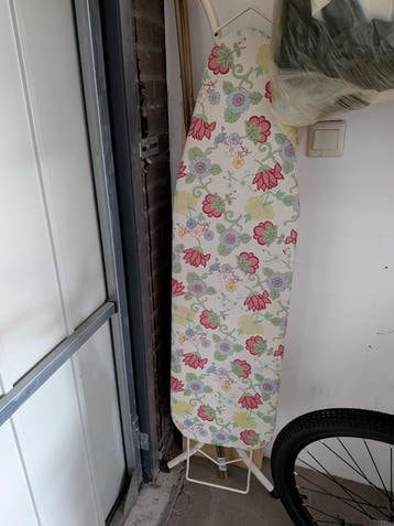 Strijkplank met bloemenprint