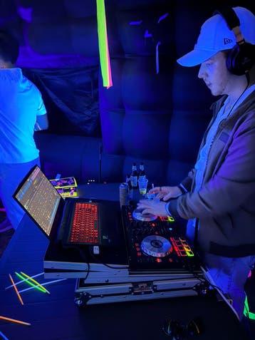 Betaalbare DJ huren!